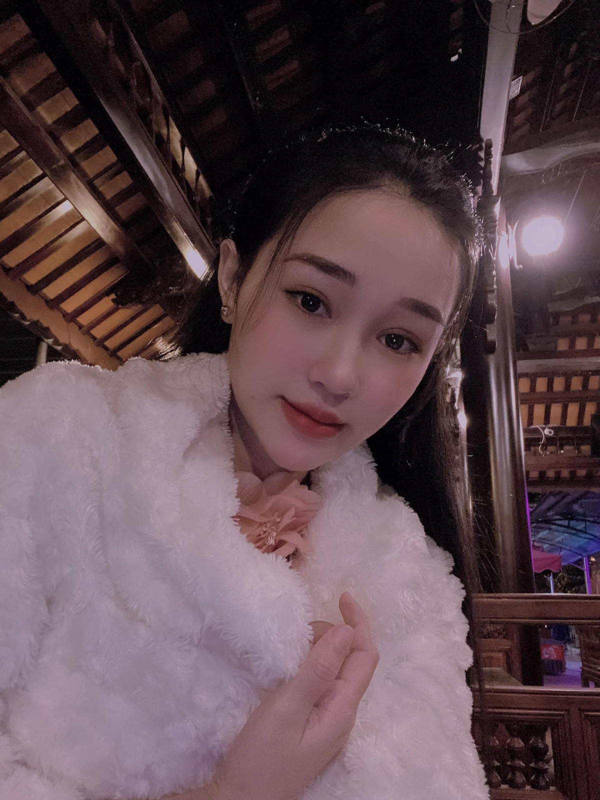 Cô gái Bình Định cho hay, cô và cầu thủ Tấn Tài đã có 2 năm gắn bó bên nhau. Dù đã là làm lễ dạm ngõ tuy nhiên cặp đôi vẫn khá kín tiếng trong chuyện tình cảm.