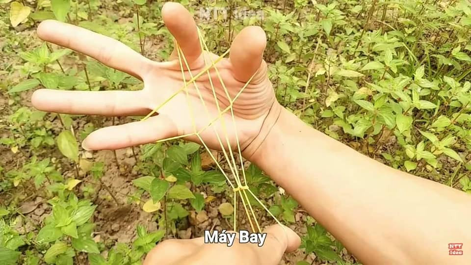  Tạo hình dây thun là một trong những trò chơi tuổi thơ được nhiều thế hệ yêu thích, đặc biệt trò này xuất hiện nhiều ở lứa 7x, 8x.