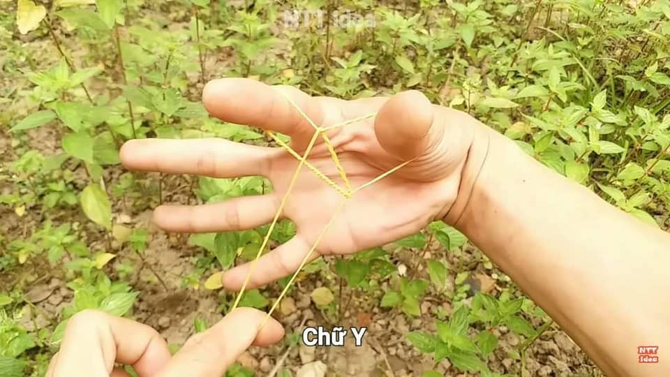 Những trò chơi tuổi thơ này gắn liền với những kỉ niệm của chúng ta, có vui có buồn, có đủ hết mọi cung bật cảm xúc. Ảnh: Xuân Đức/Không sợ chó