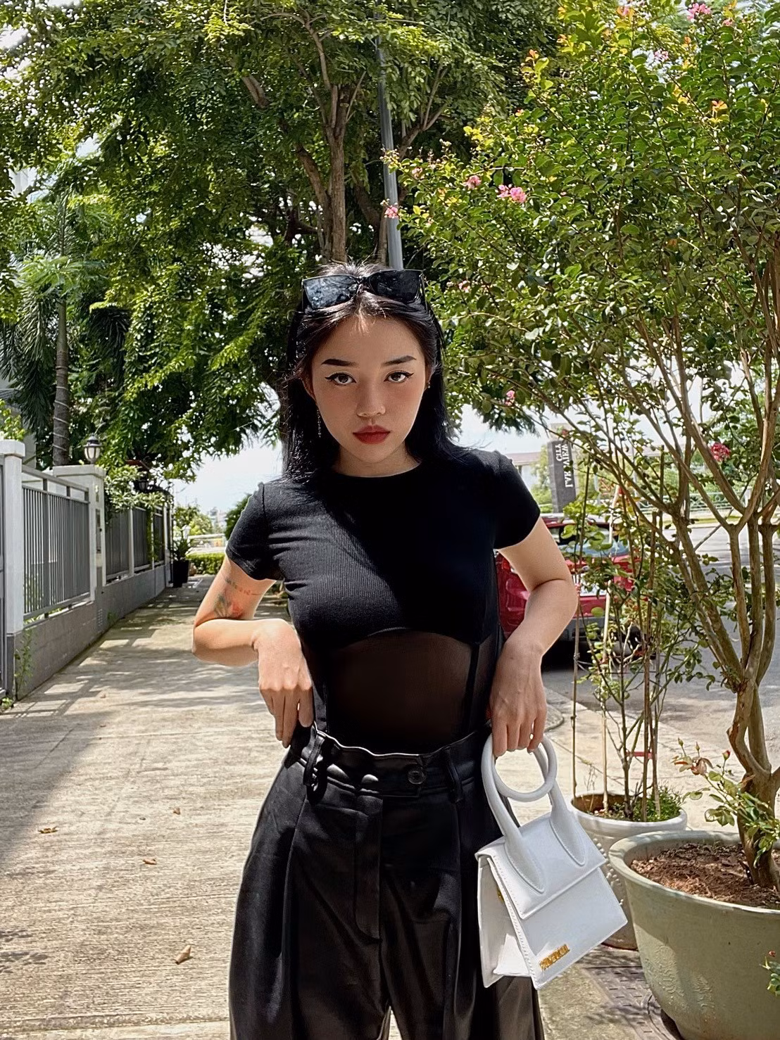 Cong khai om ban trai, Linh Ngoc Dam bi netizen hoi cau cuc kho