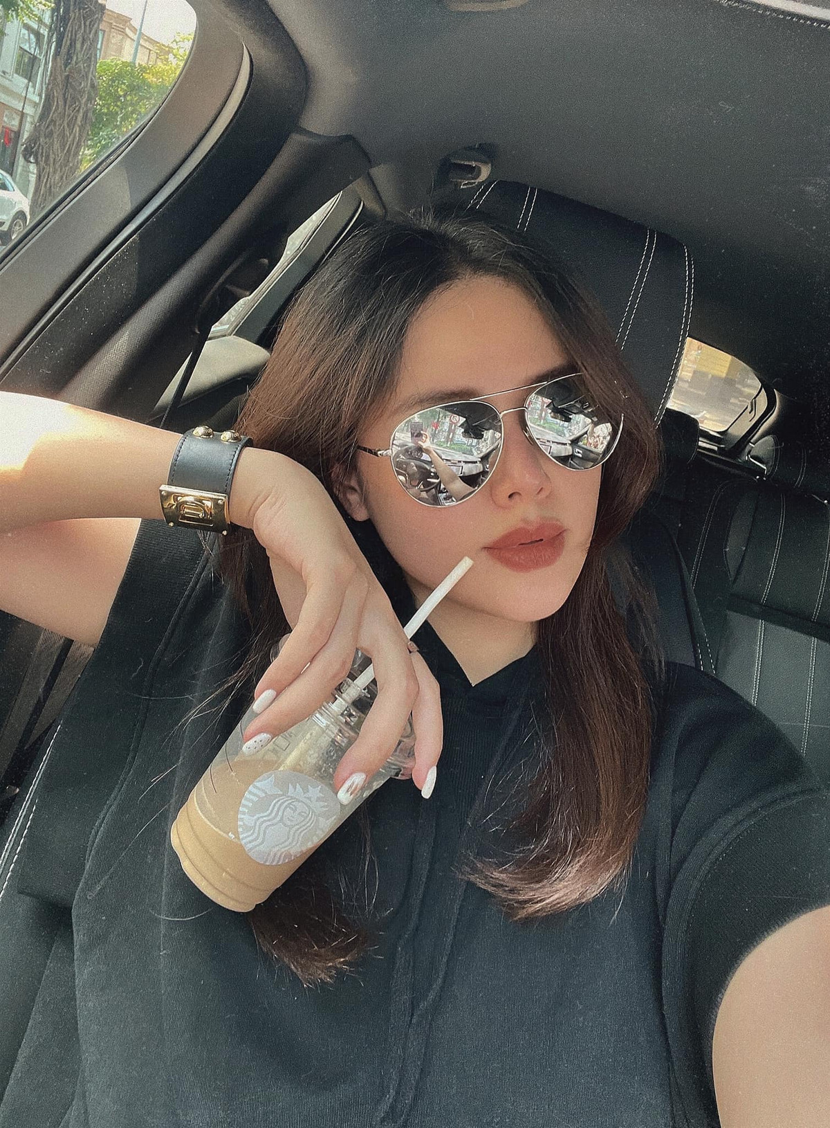 Sau khi sinh con đầu lòng, Phanh Lee khiến nhiều người ngưỡng mộ bởi nhan sắc xinh đẹp và phong cách sang chảnh.