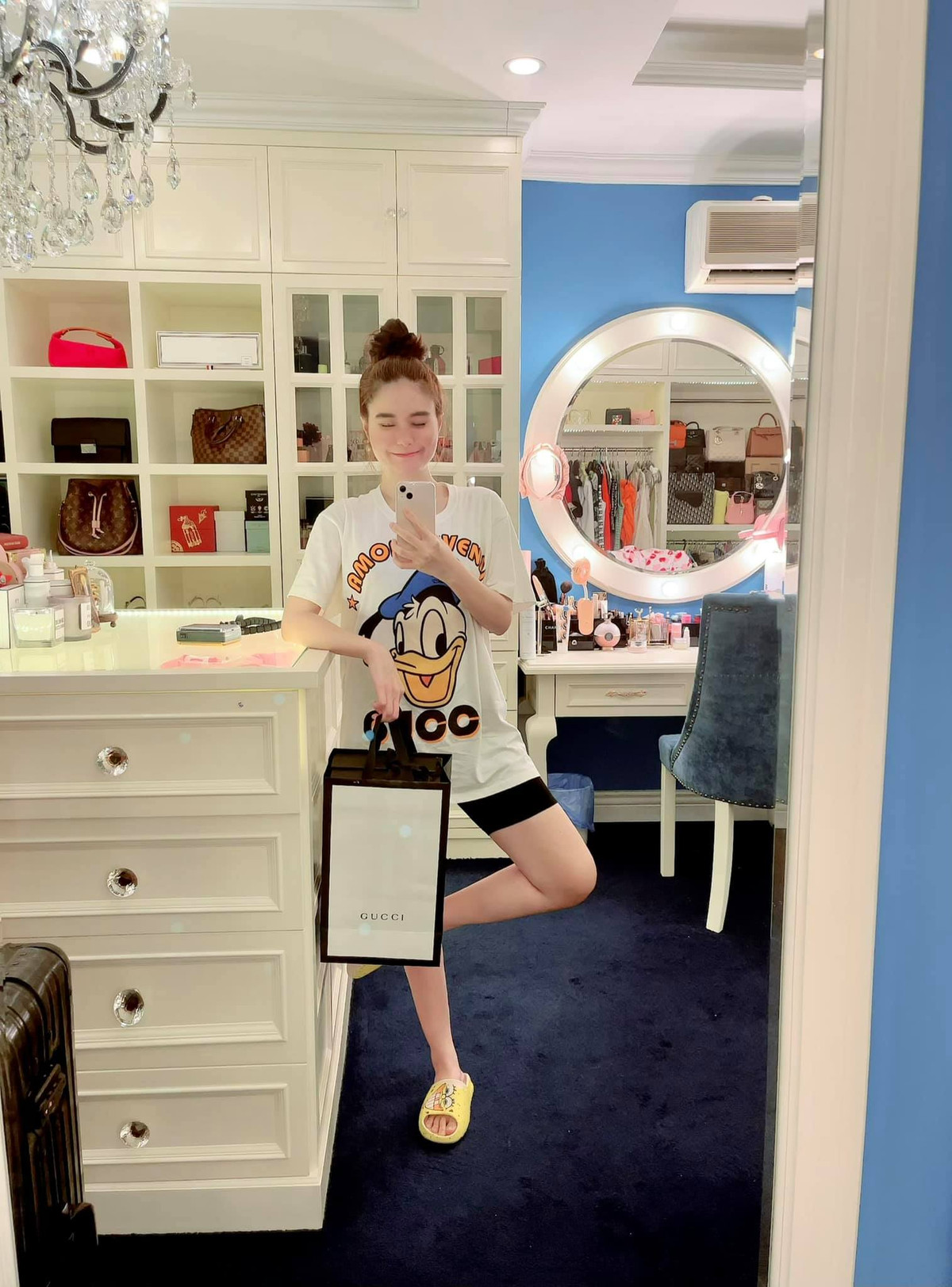 Được ông xã yêu thương, cưng chiều hết mực. Bên cạnh chăm sóc gia đình, Đoàn Di Băng rất tài giỏi khi phát triển công việc kinh doanh. Ảnh: FBNV