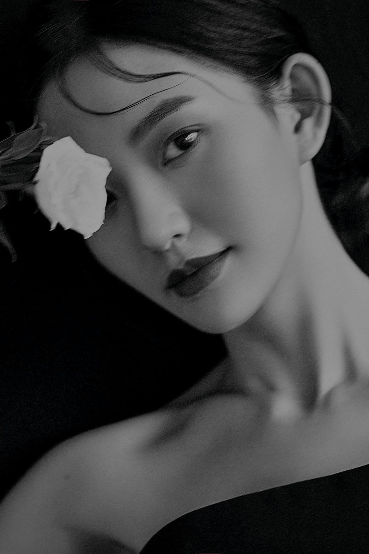 Phương Mai khiến nhiều người trầm trồ vì có vòng eo nhỏ, khiến không ít người phải trầm trồ khi chỉ có 52 cm.