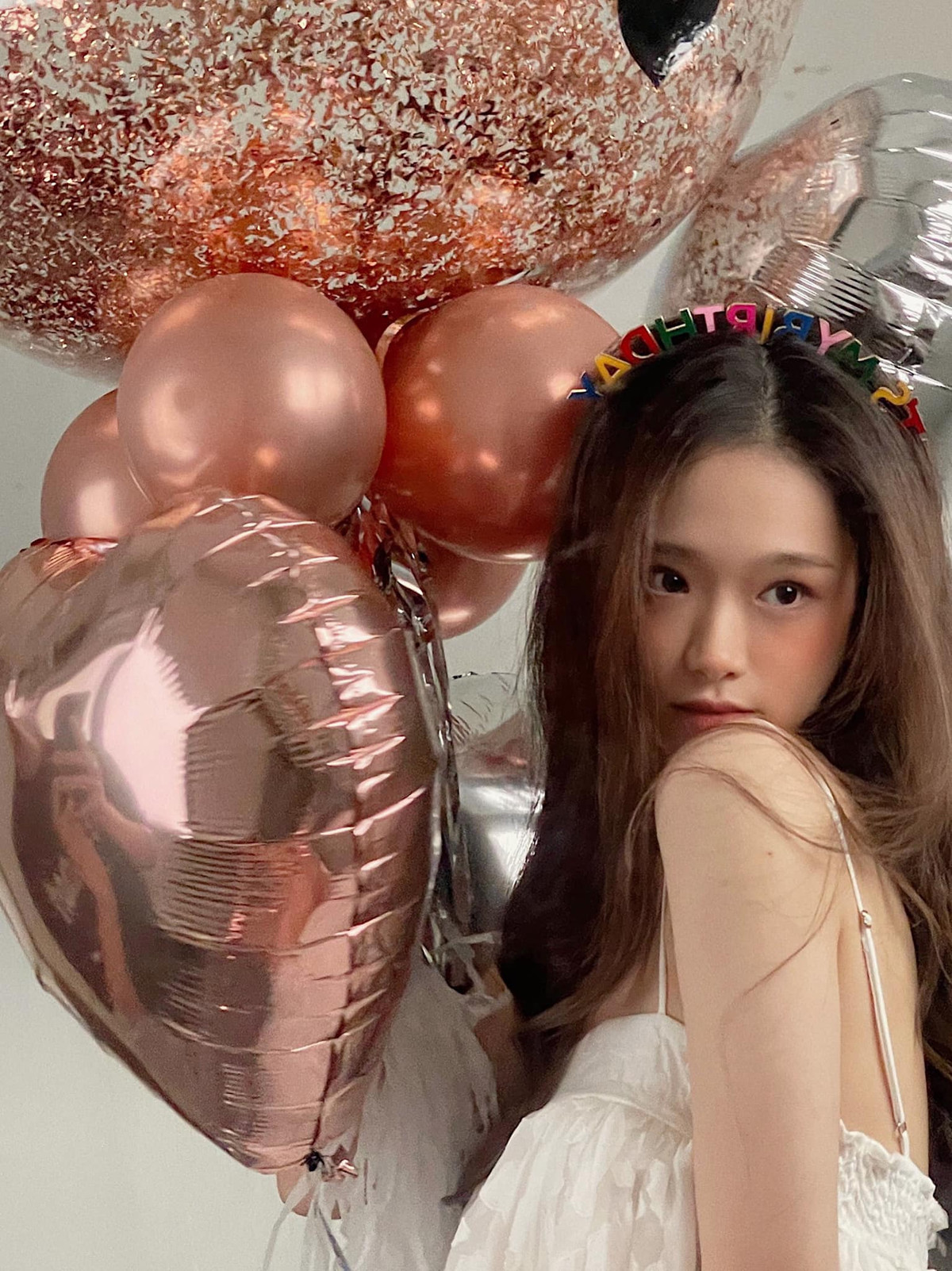 Ở tuổi dậy thì, hot girl Linh Ka sớm phổng phao với đặc điểm vóc dáng ấn tượng.