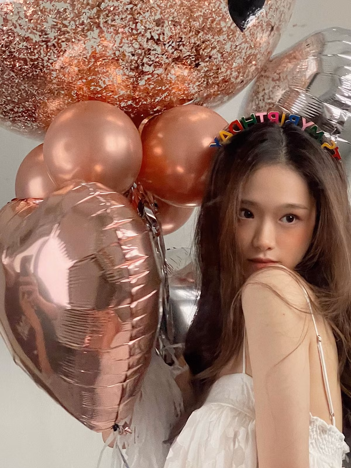 Ở tuổi dậy thì, hot girl Linh Ka sớm phổng phao với đặc điểm vóc dáng ấn tượng.