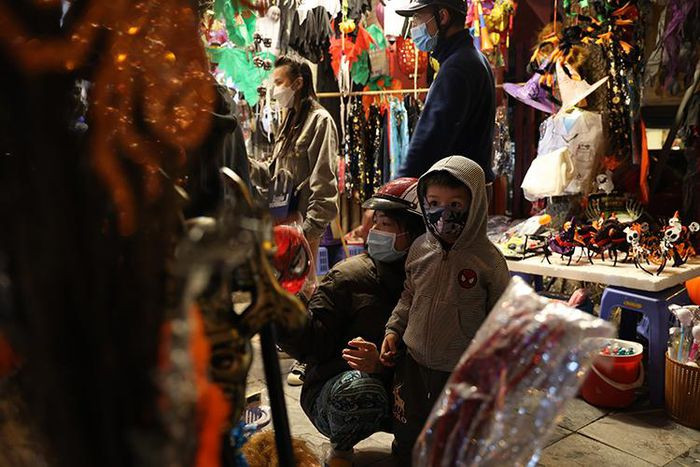 Tuy nhiên vì tình hình dịch bệnh và mưa kéo dài những ngày gần đây khiến lượng khách vắng vẻ hơn rất nhiều so với các năm trước đó.