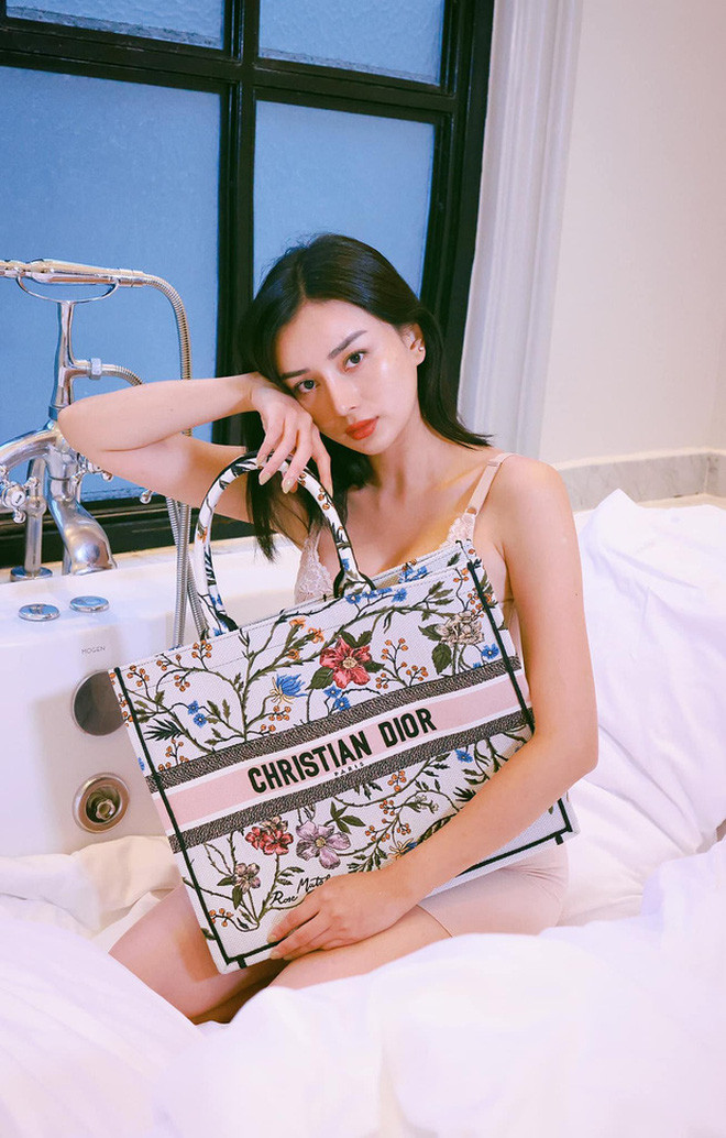 Được biết, nhà chồng của cô nàng là nhà gỗ, theo kiến trúc Thái Lan nên dù rộng rãi vẫn khá tối. Chồng đại gia lại còn lắp thêm đèn vàng cho ấm áp nên mỗi khi cô nàng chụp ảnh, quay video hay livestream bán hàng ánh sáng đều mờ ảo không đẹp.