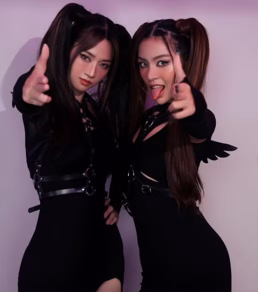 Trần Thanh Tâm được nhận xét khá ổn nhờ đôi chân thon dài, nhưng Lê Bống lại bị "ăn gạch đá" từ CĐM bởi gượng gạo, đôi chân "cầu thủ" phản chủ không làm cô nàng nổi bật.