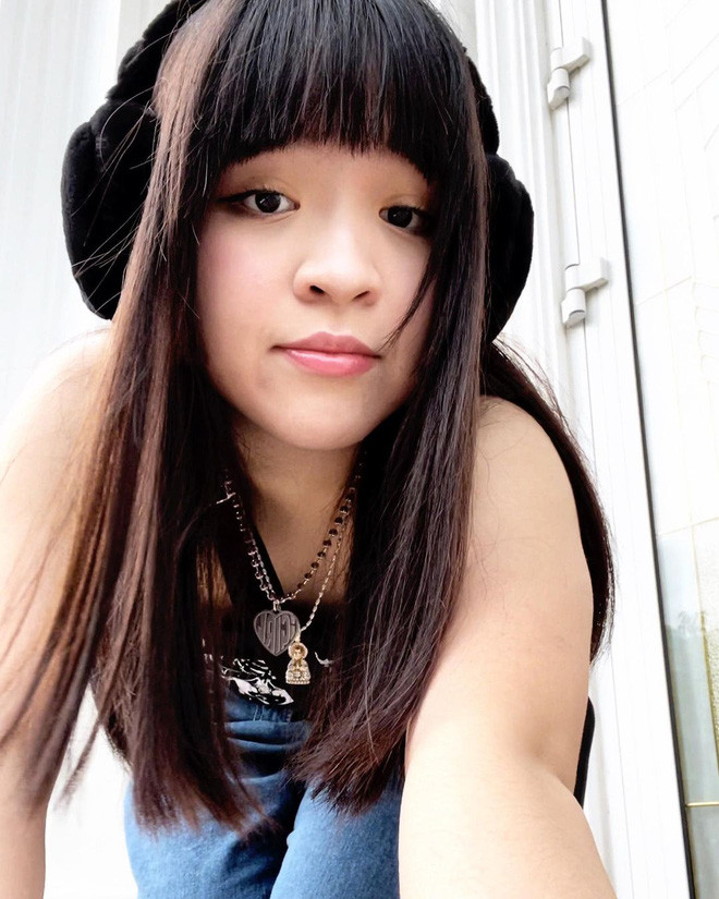 Trái ngược với Huỳnh Hằng Hữu, Natalie là cô con gái cực kì kín tiếng của bà Hằng, ít khi sử dụng MXH.