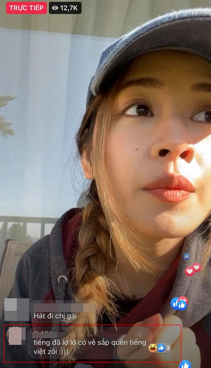 Việc nữ ca sĩ xen kẽ các từ Tiếng Anh trong lúc nói chuyện đã khiến một số cư dân mạng khó chịu. Cũng chính từ đây, nhiều người học theo cú pháp này của Chi Pu, tạo thành một trend mới.