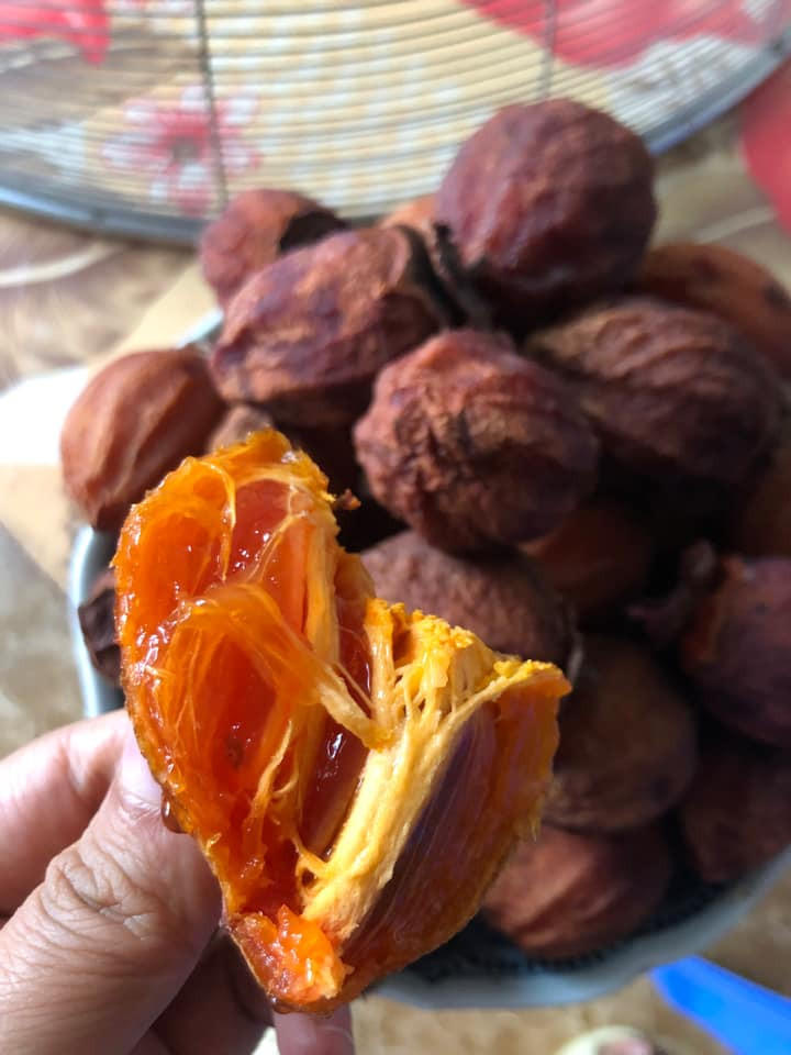 Vì thời tiết, vì xảy ra công đoạn sai sót, vì... xui, nói chung vì rất nhiều lý do mà cùng làm hồng treo gió thật đấy nhưng tác phẩm ra đời lại muôn hình vạn trạng. Ảnh: Facebook