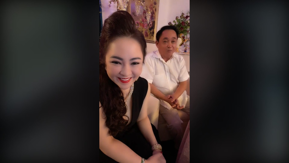 Trong lần livestream này, vợ chồng bà Nguyễn Phương Hằng trao đổi về những hoạt động xã hội của mình trước đây.