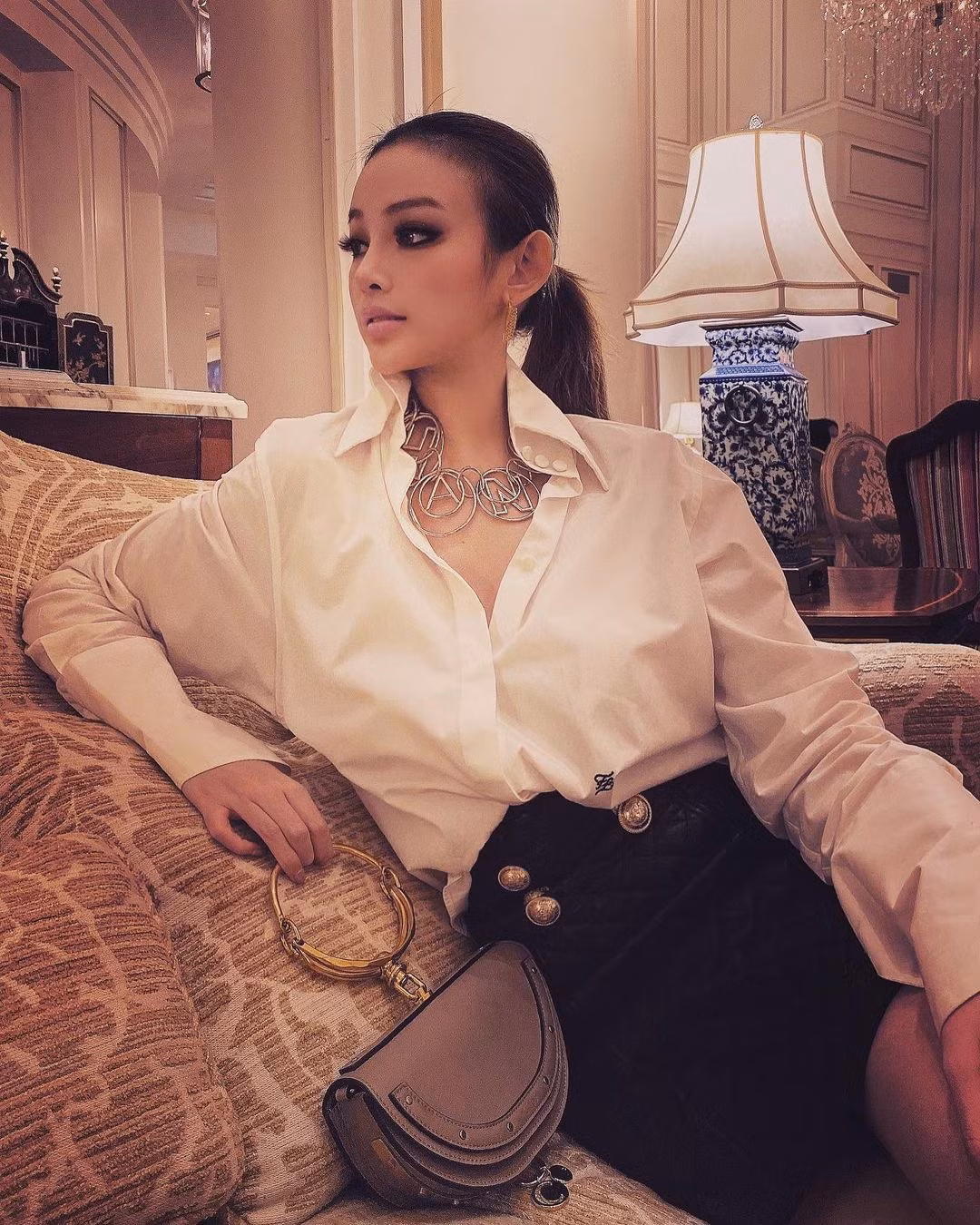 Huyền Baby vẫn nhận được sự chú ý nhờ cuộc sống giàu có, vẻ ngoài sang chảnh, quyến rũ.