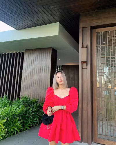 Trên trang cá nhân, nữ rich kid này luôn xuất hiện với hình ảnh chỉn chu, xịn xò với loạt đồ hiệu.