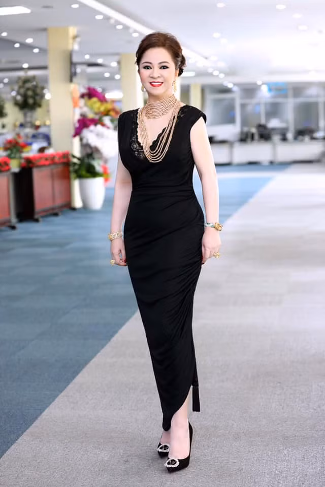 Sau những sự việc này nữ CEO Đại Nam phát hiện ra chuyện Khang là một người không đơn giản, khi anh chàng biết xâm nhập tài khoản cá nhân. Từ đây mà bản thân bà Phương Hằng cũng không muốn dính líu đến nam IT.