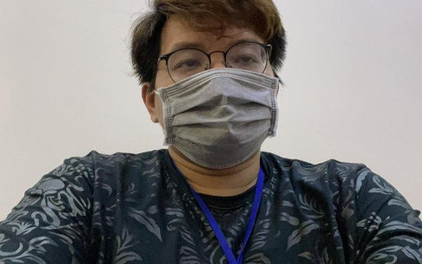 Vậy mà chỉ 1 tháng trước khi bị bắt, người này bất ngờ "quay xe", công khai đấu tố với bà Nguyễn Phương Hằng trên trang cá nhân.