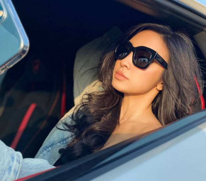 Thân hình của Jessi cũng vô cùng cuốn hút với đôi chân dài, ba vòng cực chuẩn khiến nhiều người gọi cô bằng biệt danh “nữ hoàng phòng gym”.