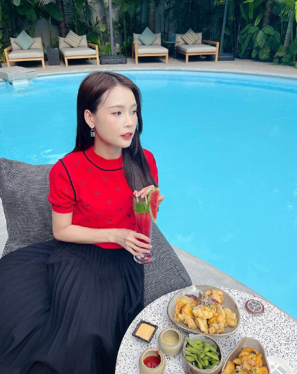 Trước đây, Sam từng tiết lộ mong muốn đặc biệt của mình về người chồng tương lai. Cô nàng chia sẻ vô cùng thẳng thắn rằng cô mong muốn người chồng của mình có trong tài khoản mức 30-40 tỷ đồng.