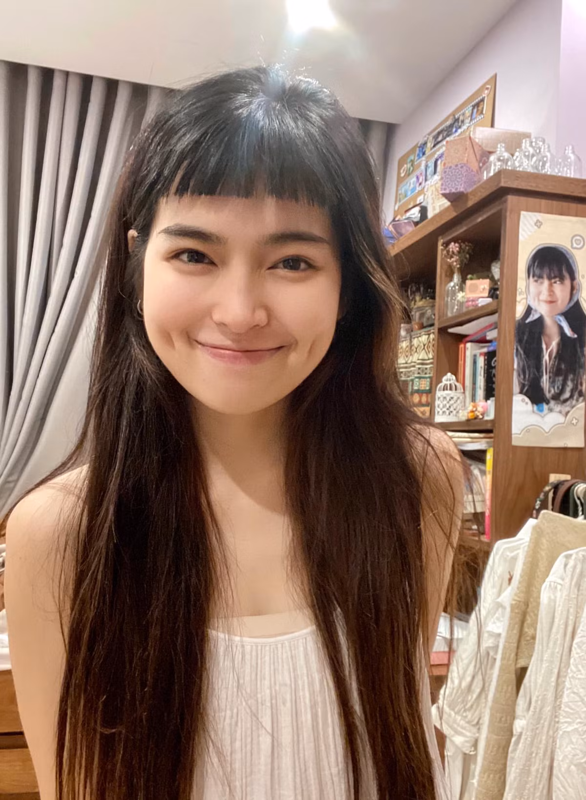 Đỗ Khánh Vân sinh năm 1995, là hot girl được biết đến rộng rãi khi đảm nhận vai Trà Long trong bộ phim điện ảnh đình đám Mắt Biếc.