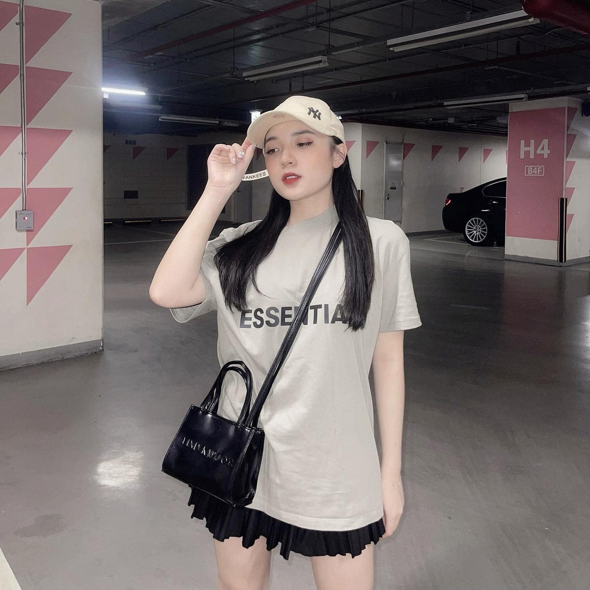 Sở hữu chiều cao thuộc hàng thấp nhất trong số các MC nhà đài nhưng Vũ Phương Thảo lại có gương mặt xinh đẹp và rất duyên.