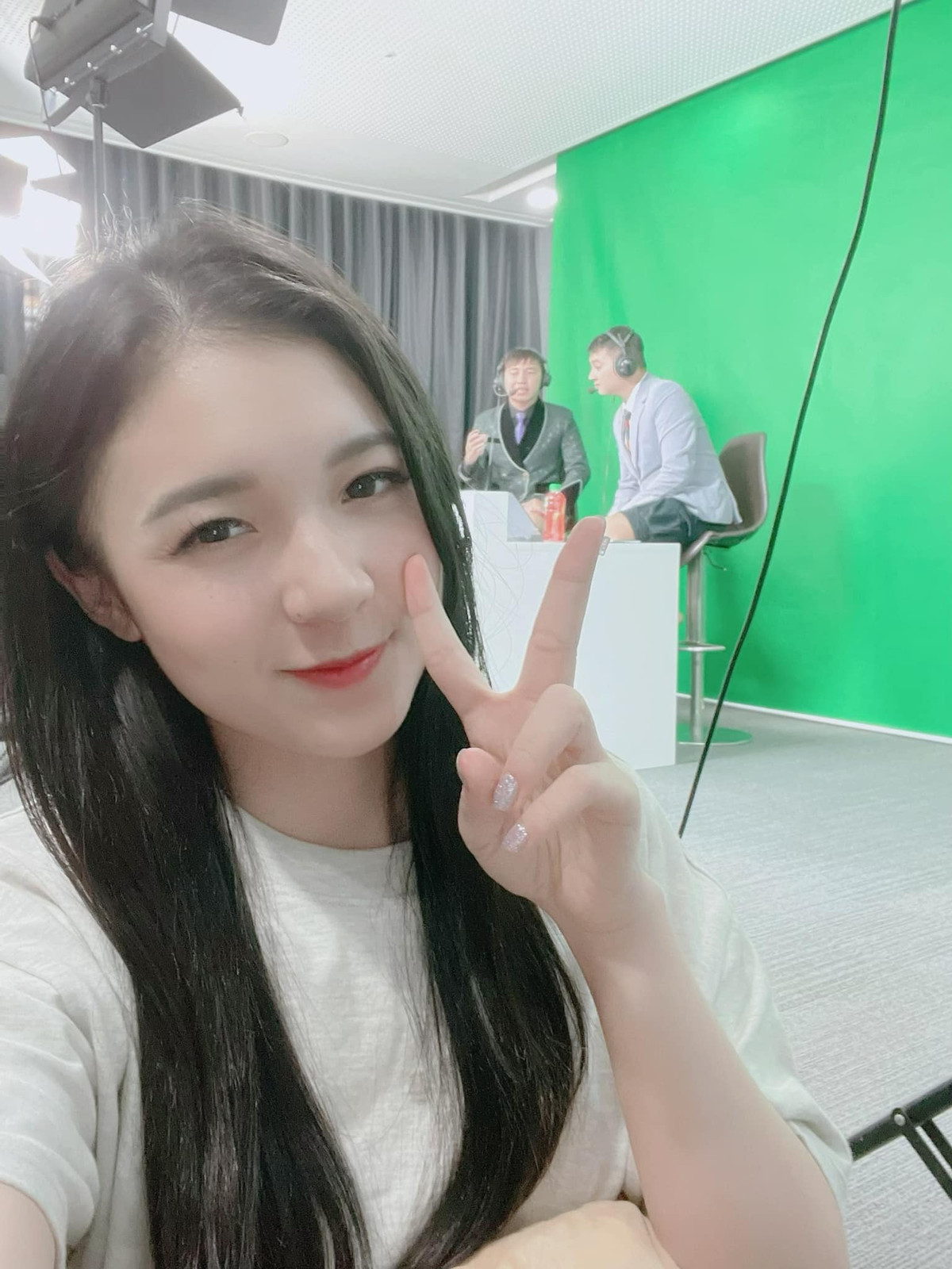 Bên cạnh tài năng, nữ MC sinh năm 1997 còn thu hút bởi ngoại hình xinh đẹp, thời trang đa dạng.