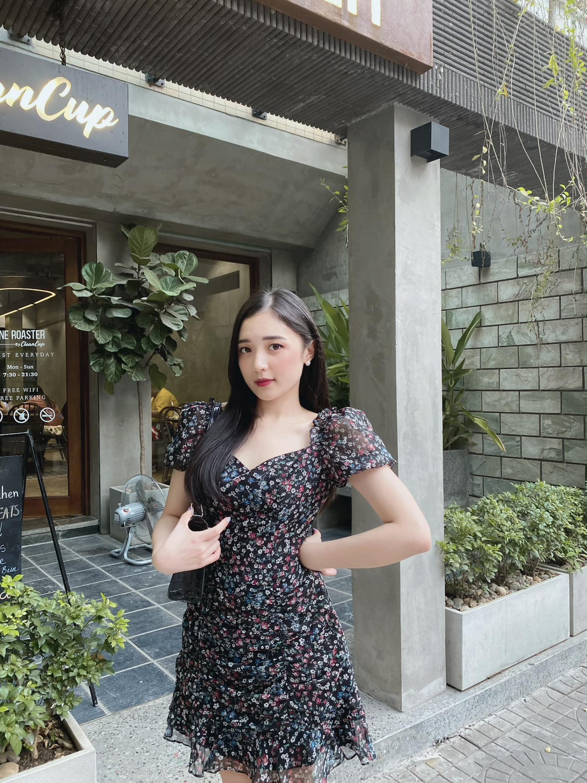 Cộng tác làm MC cho VTV từ khi còn đi học, sau ít năm Phương Thảo đã rèn luyện được bản lĩnh, phong thái tự tin trước ống kính.