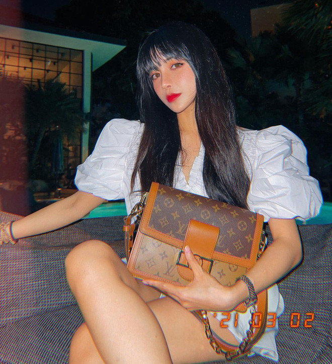 Cô bạn cũng từng tham gia diễn xuất một số phim điện ảnh. Đặc biệt, Trang Anna còn xuất hiện trong chương trình The Look 2017.