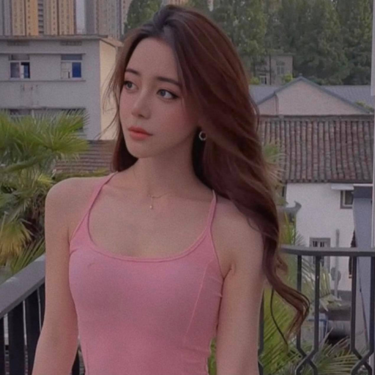Ngoài gây mê về sắc vóc, hot girl Trang Anna còn nhiều lần làm cư dân mạng choáng bởi những màn khoe đồ hiệu, cuộc sống như bà hoàng.