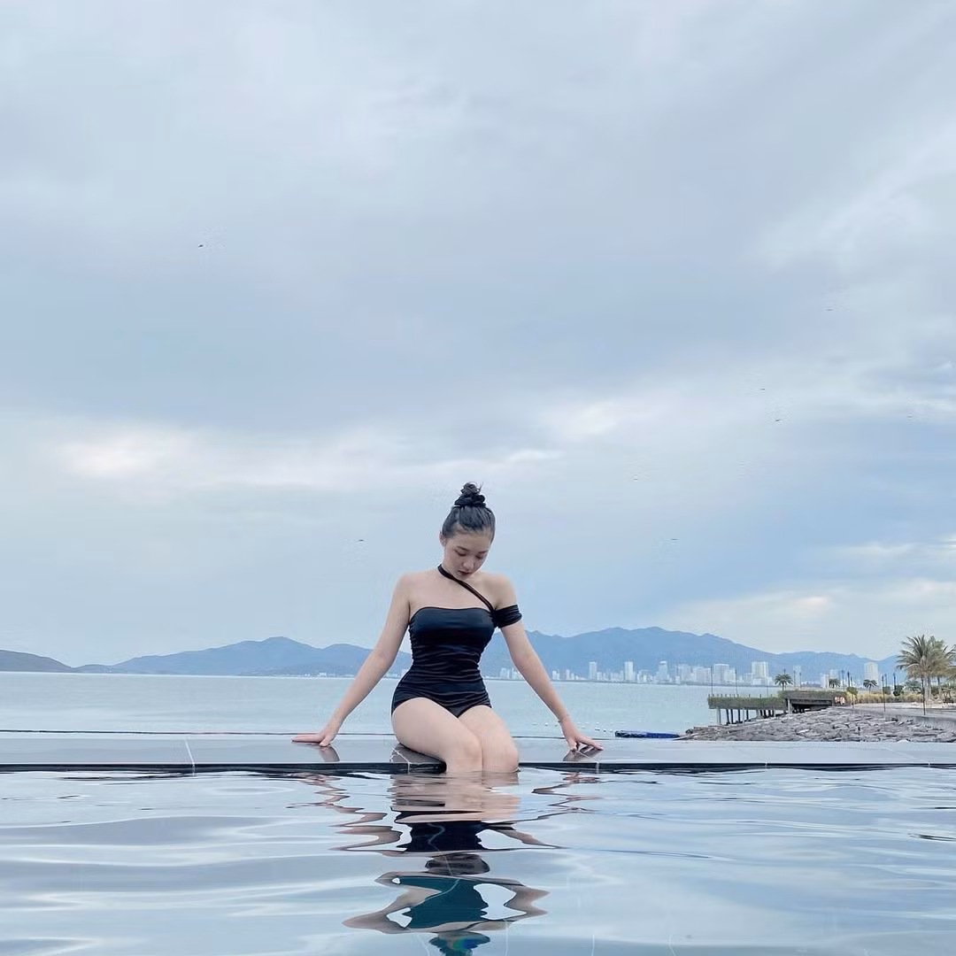 Nhờ vẻ ngoài xinh xắn, dễ thương cùng, nữ MC VTV Phương Thảo đã "đốn tim" người hâm mộ mỗi khi cô lên sóng.