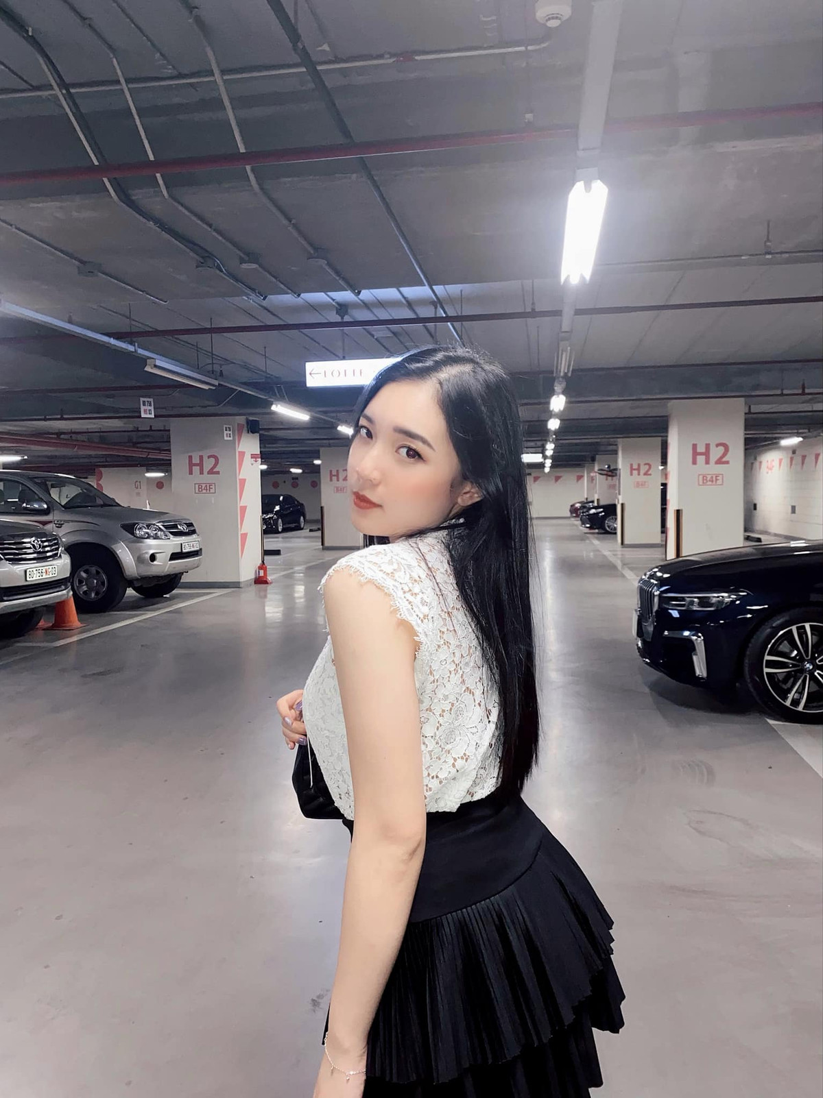 Được biết, Thảo đã cộng tác với VTV từ khi còn là sinh viên năm thứ 2 Học viện Báo chí và Tuyên truyền, tới nay đã có hơn 4 năm gắn bó với những chương trình của nhà đài.