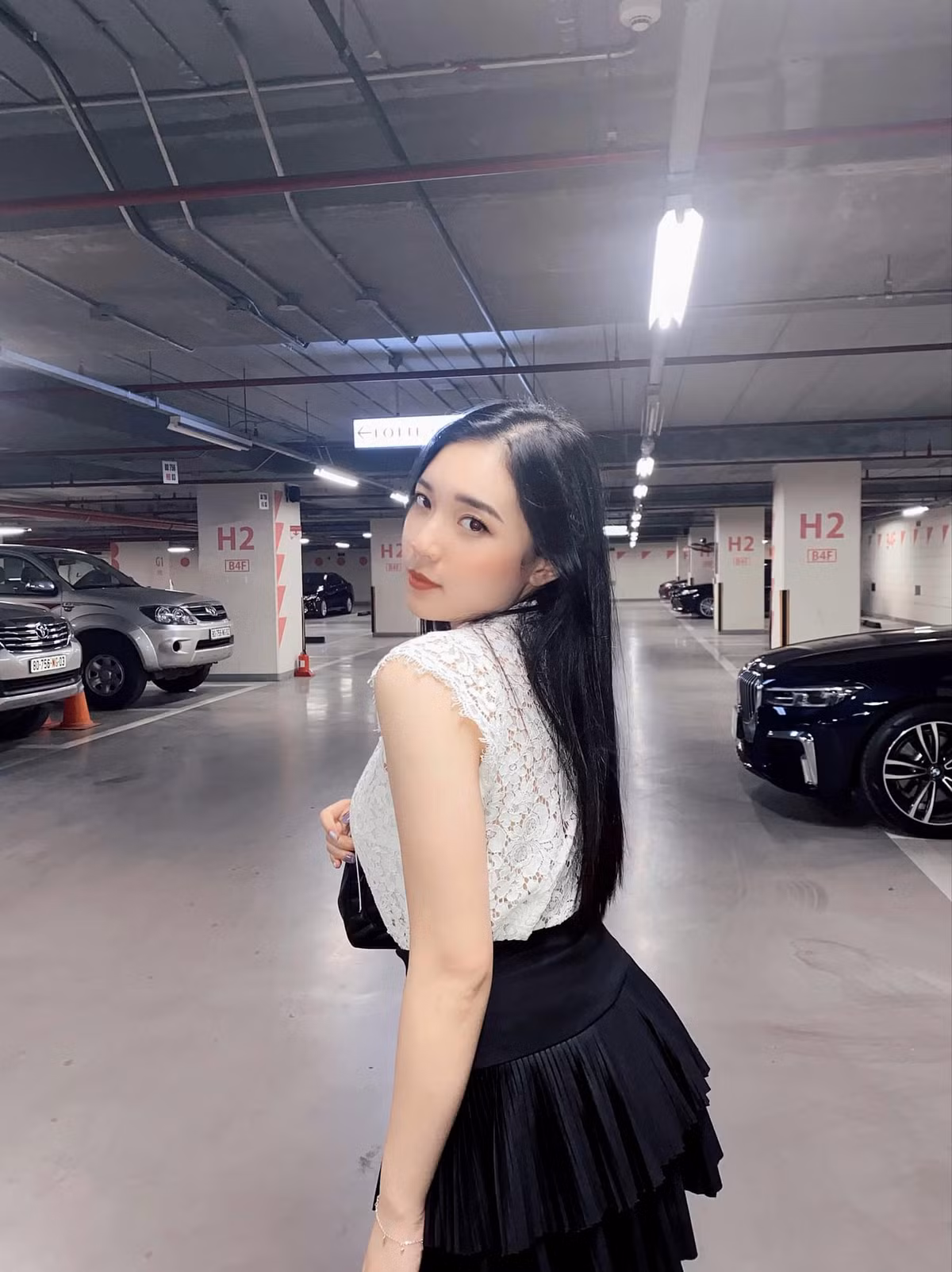 Được biết, Thảo đã cộng tác với VTV từ khi còn là sinh viên năm thứ 2 Học viện Báo chí và Tuyên truyền, tới nay đã có hơn 4 năm gắn bó với những chương trình của nhà đài.