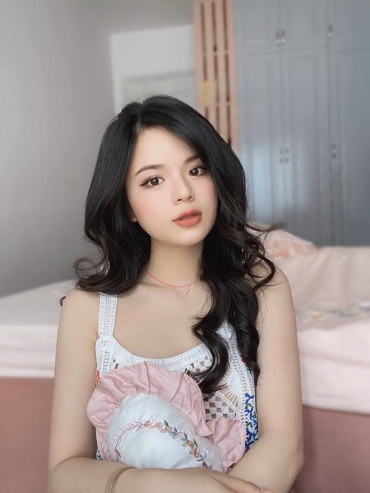 Cô là người dẫn sóng một số chương trình của VTV như "Lắng nghe con yêu", "Bay vào tương lai" trên VTV3, "Ước mơ Việt Nam" trên VTV2,...