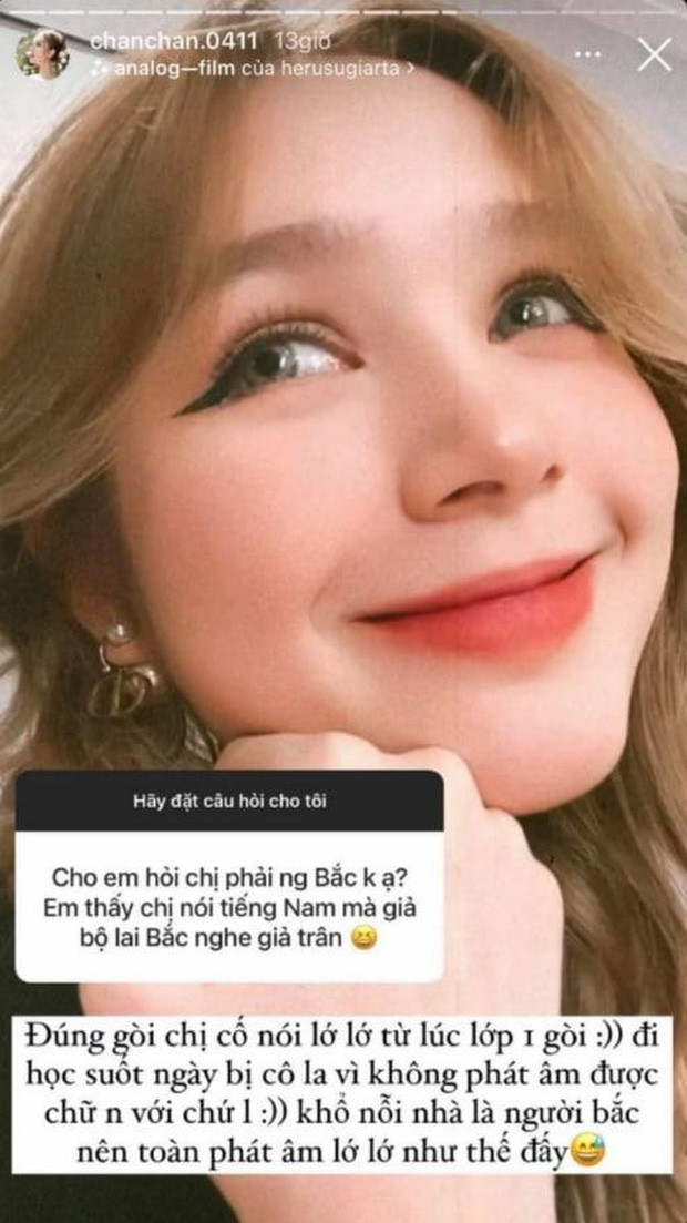 Mới đây, gái xinh 2k2 nhận được câu hỏi khá nhạy cảm khi cho rằng giọng của cô "nghe giả trân". Vợ Xemesis cũng xác nhận điều này và giải đáp thắc mắc của mọi người về chất giọng của mình.