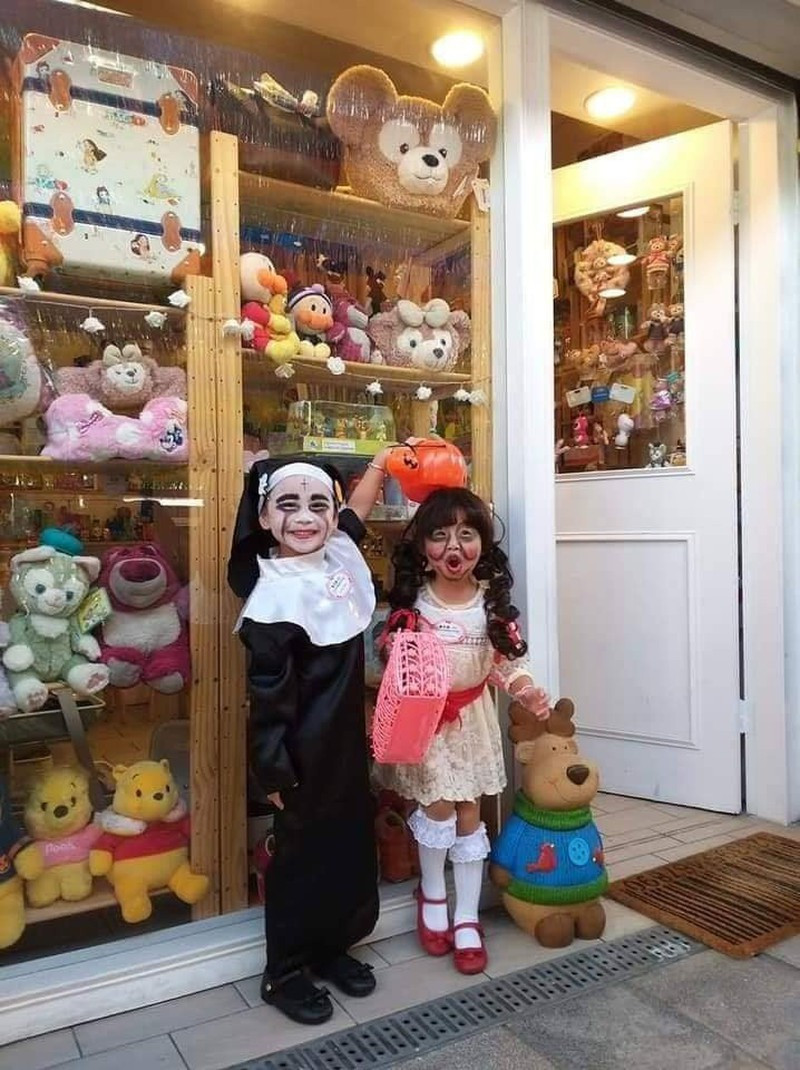 Một cô búp bê Annabelle khi đi tham gia lễ hội hóa trang hết mình.