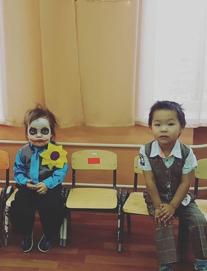 Không chỉ được giới trẻ ưa thích mà lễ hội Halloween còn là dịp để bố mẹ thể hiện khả năng sáng tạo và trổ tài hóa trang của mình với con cái.