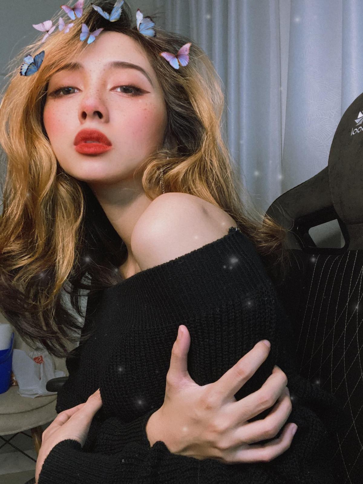 Cái gì cũng có hai mặt, và đây cũng đồng thời chính là nguyên nhân cho những phiền phức mà gần đây cô nàng phải chịu.