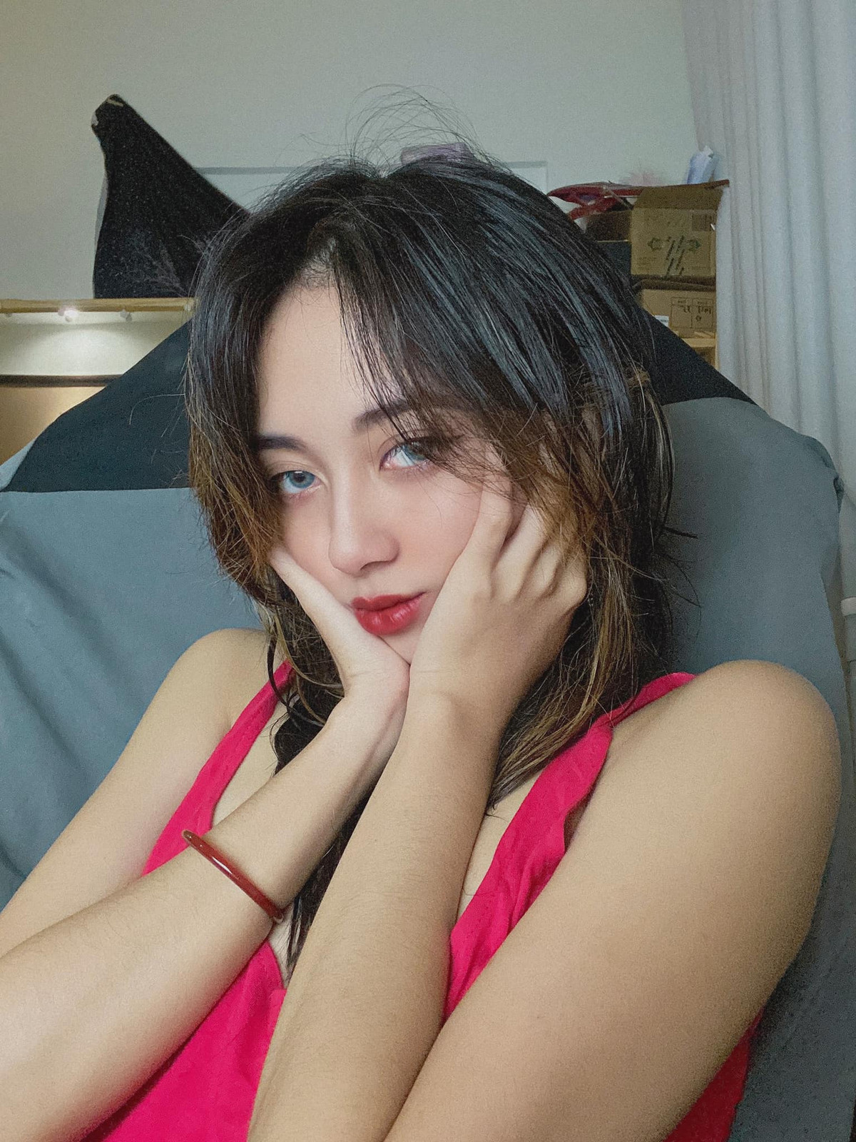 Chưa hết, lần gần nhất, những hình ảnh quyến rũ của cô nàng này còn bị đánh cắp trắng trợn với mục đích quảng cáo, khiến cho chính chủ không khỏi bức xúc.