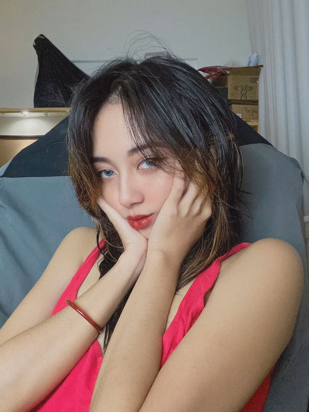 Chưa hết, lần gần nhất, những hình ảnh quyến rũ của cô nàng này còn bị đánh cắp trắng trợn với mục đích quảng cáo, khiến cho chính chủ không khỏi bức xúc.