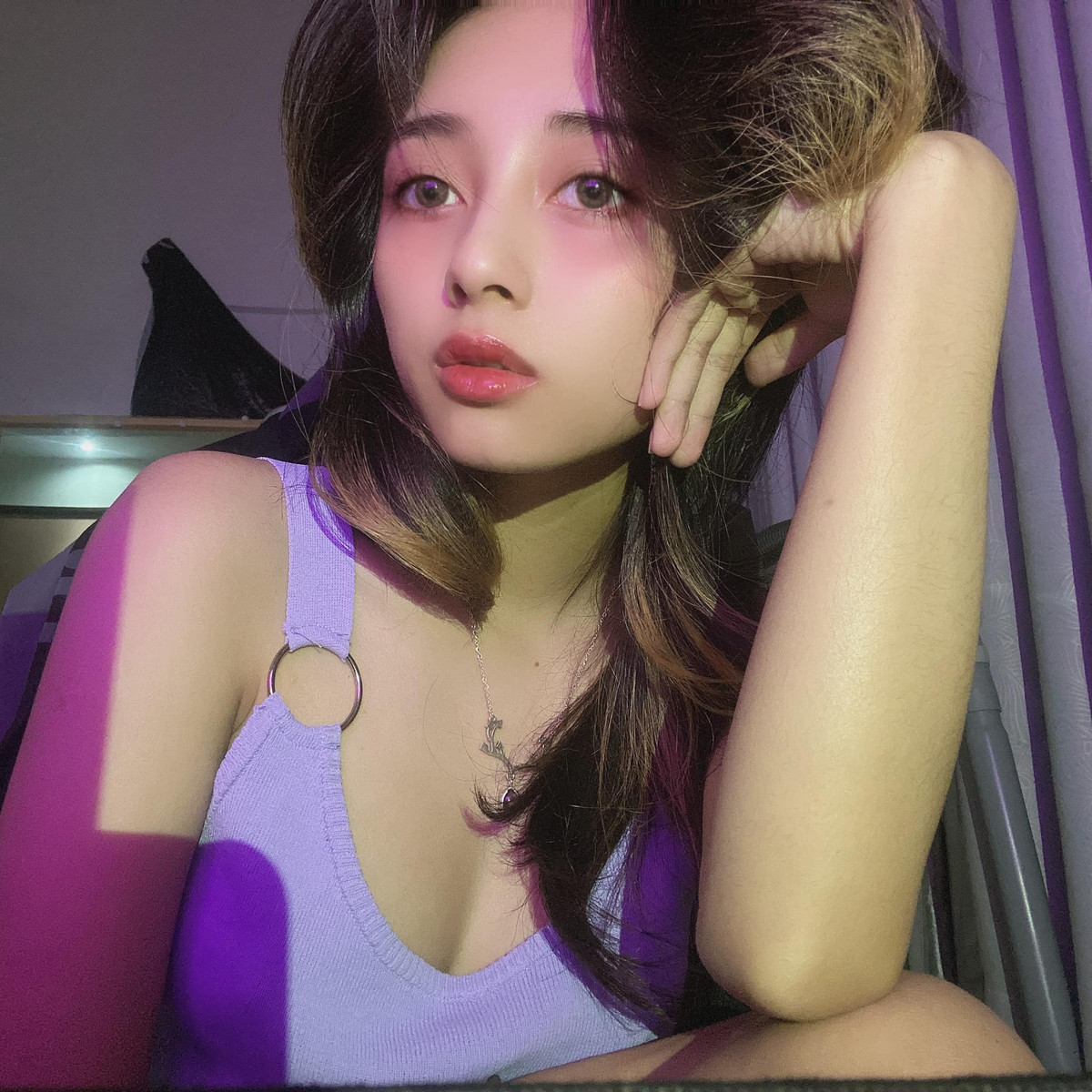 Cụ thể, Mercury Nguyen đăng tải trạng thái trên Facebook cá nhân về việc một nhóm người lợi dụng hình ảnh của cô, PR với mục đích trục lợi.