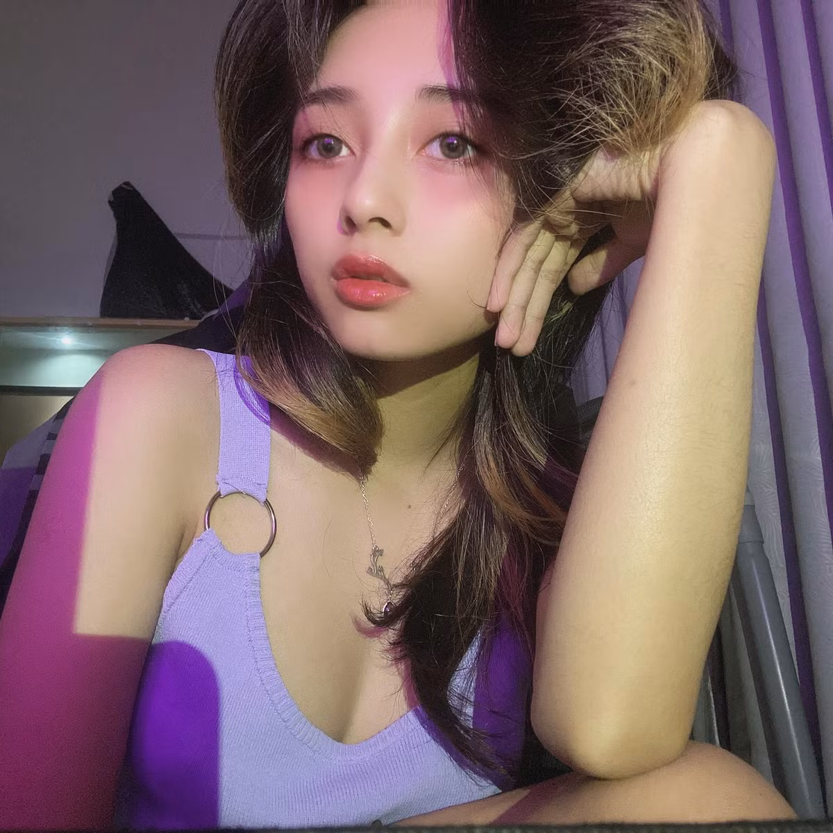 Cụ thể, Mercury Nguyen đăng tải trạng thái trên Facebook cá nhân về việc một nhóm người lợi dụng hình ảnh của cô, PR với mục đích trục lợi.