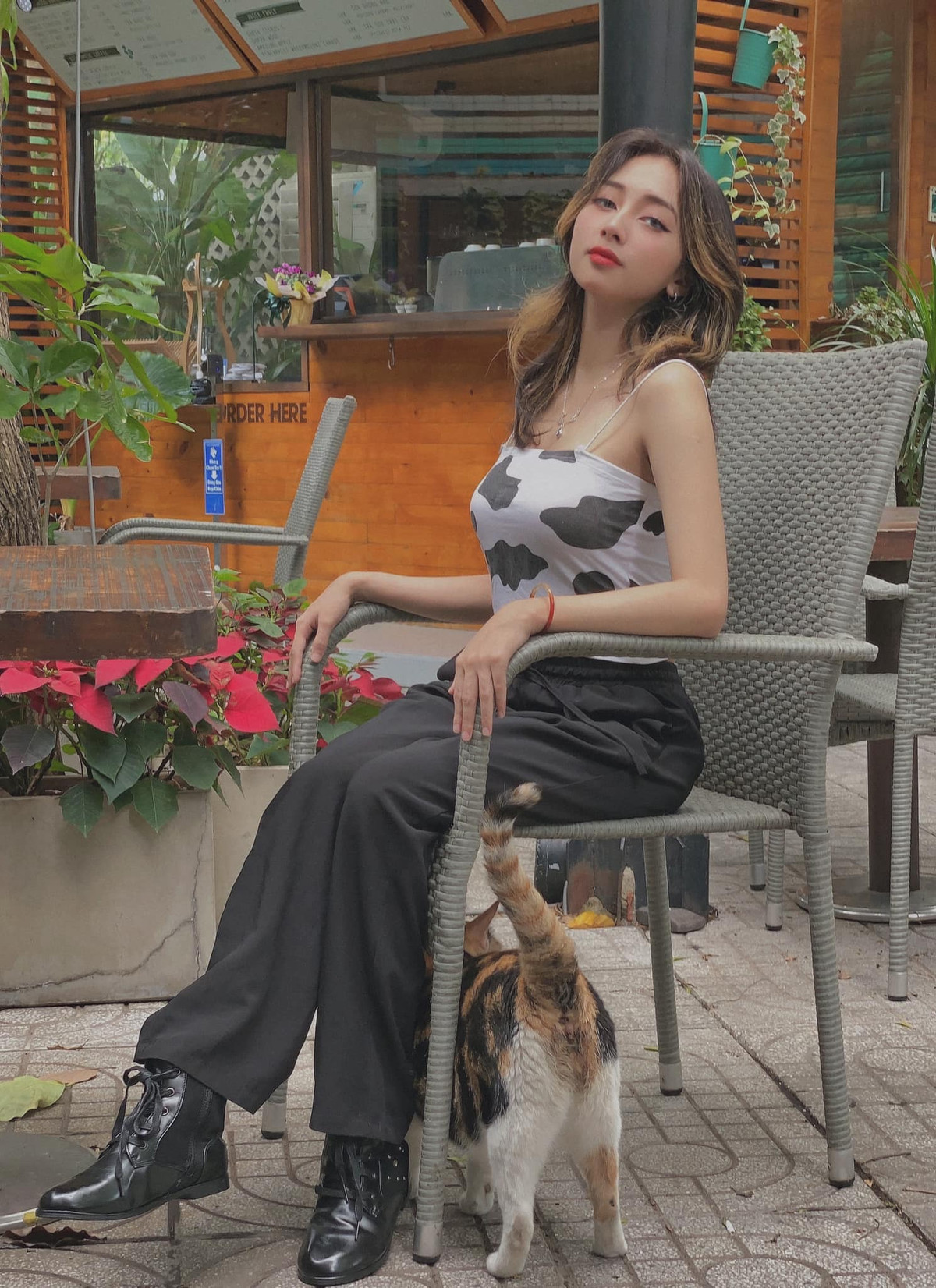 Với gương mặt xinh đẹp, thân hình gợi cảm cùng thần thái sang chảnh và quyến rũ, Mercury đã nhận được rất nhiều sự ủng hộ và quan tâm theo dõi từ cộng đồng fan.