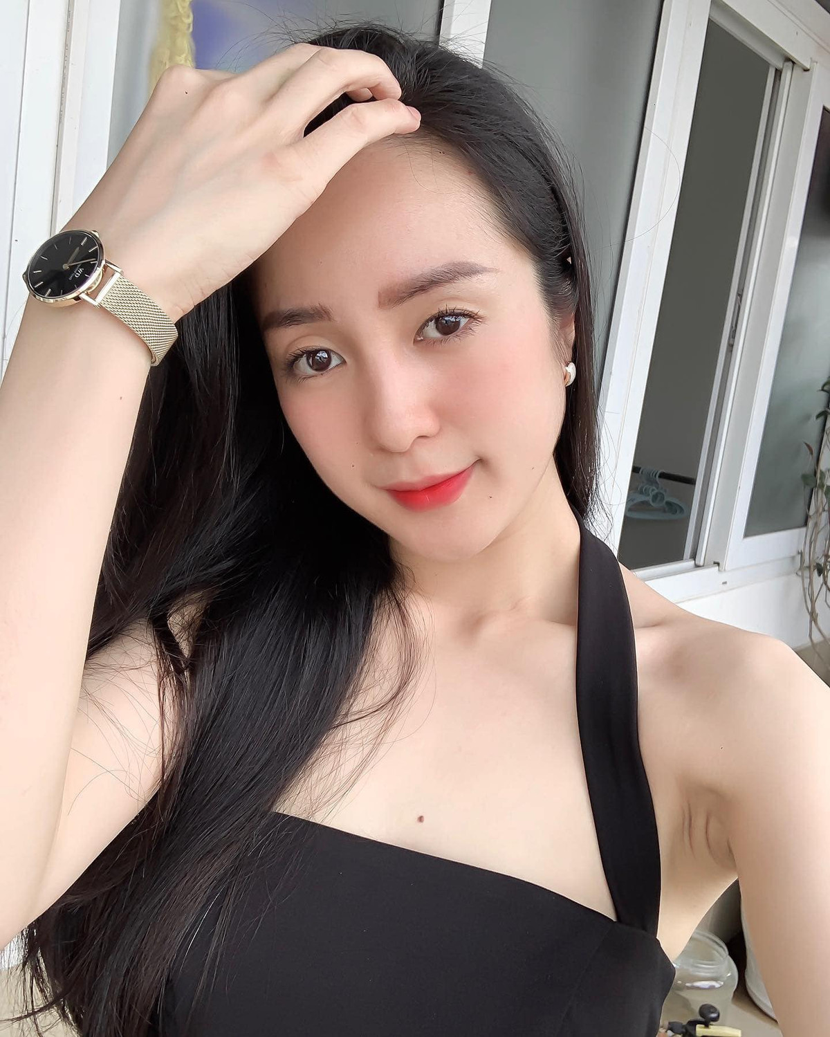 Vẻ đẹp rất Á Đông của cô đã nhanh chóng nhận được nhiều lời khen ngợi của cư dân mạng.