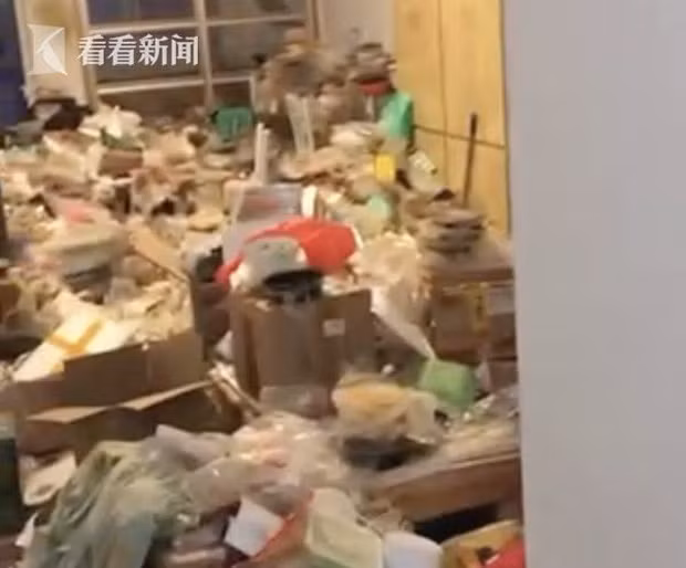 Nhiều người đùa vui rằng bãi rác này chính xác là một gia tài khổng lồ khi quy đổi ra đồng nát.