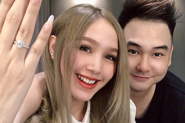 Món quà này giống như một lời phản bác của Xoài Non về việc cô nàng chỉ là "bình hoa di động" hay sống nhờ tiền Xemesis.