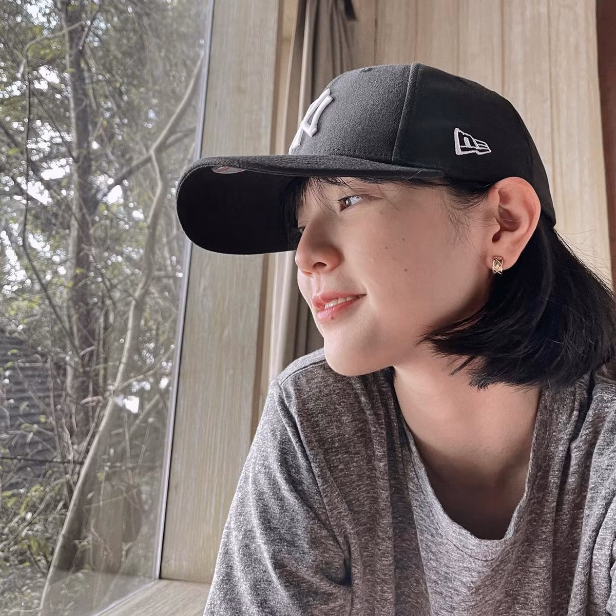 Vừa gia nhập công ty, đóng được 1 MV cho "sếp" thì Hải Tú vướng drama "trà xanh" và ở ẩn cho đến tận bây giờ.