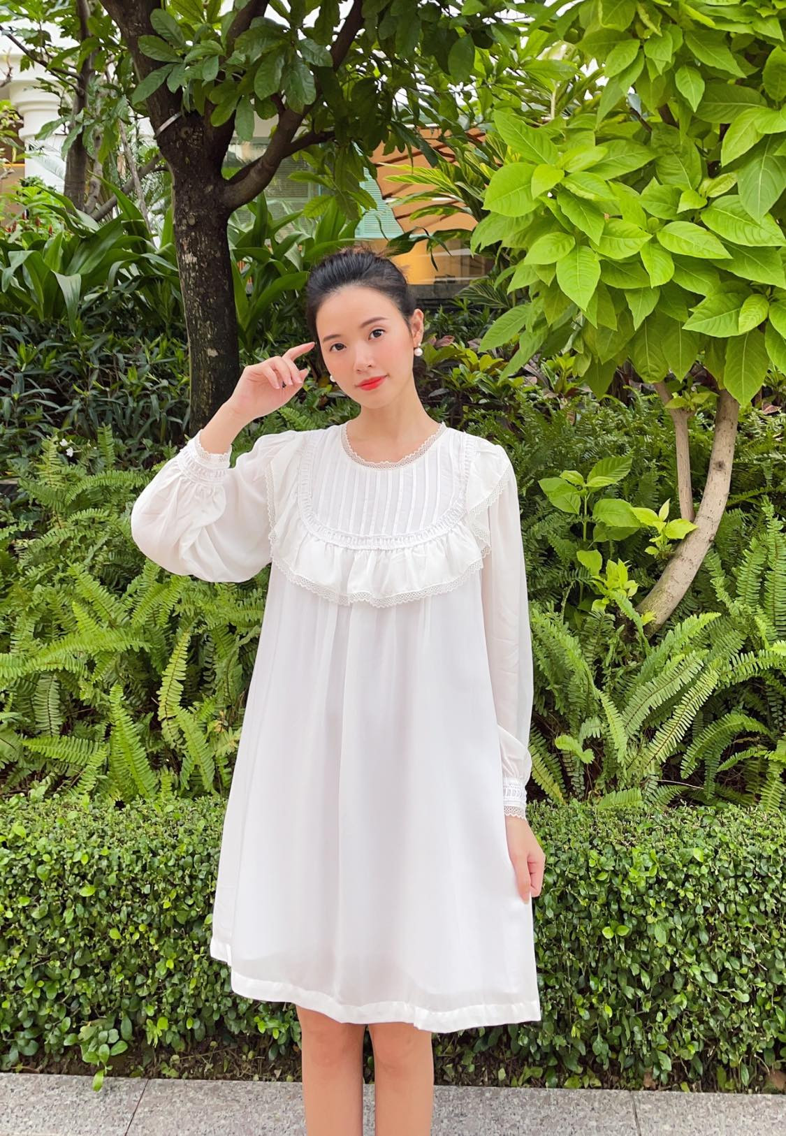 Midu còn thành lập thương hiệu thời trang và mỹ phẩm của riêng mình, công việc kinh doanh của cô khá thuận lợi, sở hữu nhiều tài sản "khủng" đáng ngưỡng mộ. Ảnh: FBNV