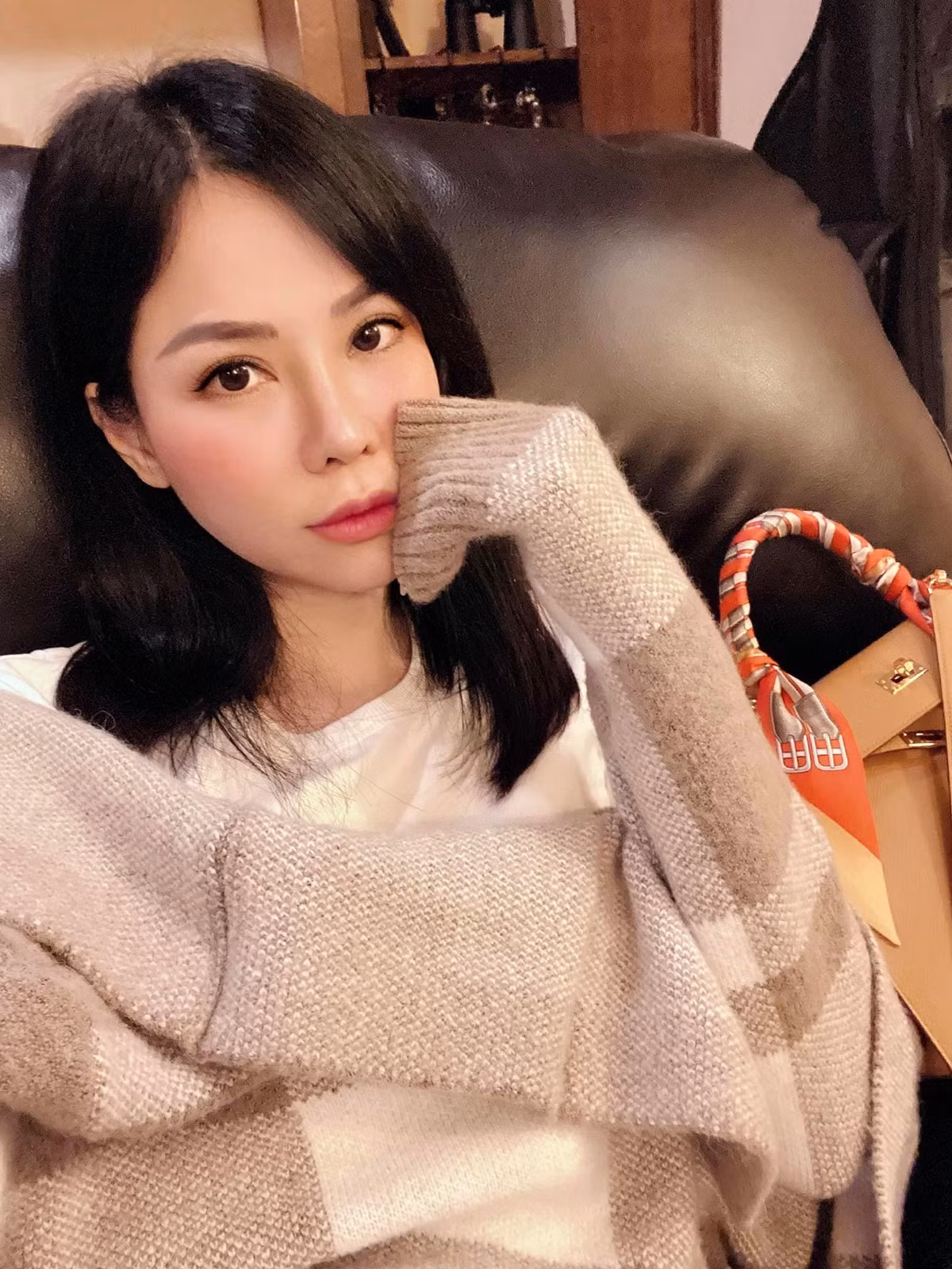 Được biết đến là con dâu tỷ phú Hoàng Kiều, Đào Lan Phương không phụ sự mong đợi của netizen khi thường xuyên cập nhật hình ảnh sống trong nhung lụa trên trang cá nhân.