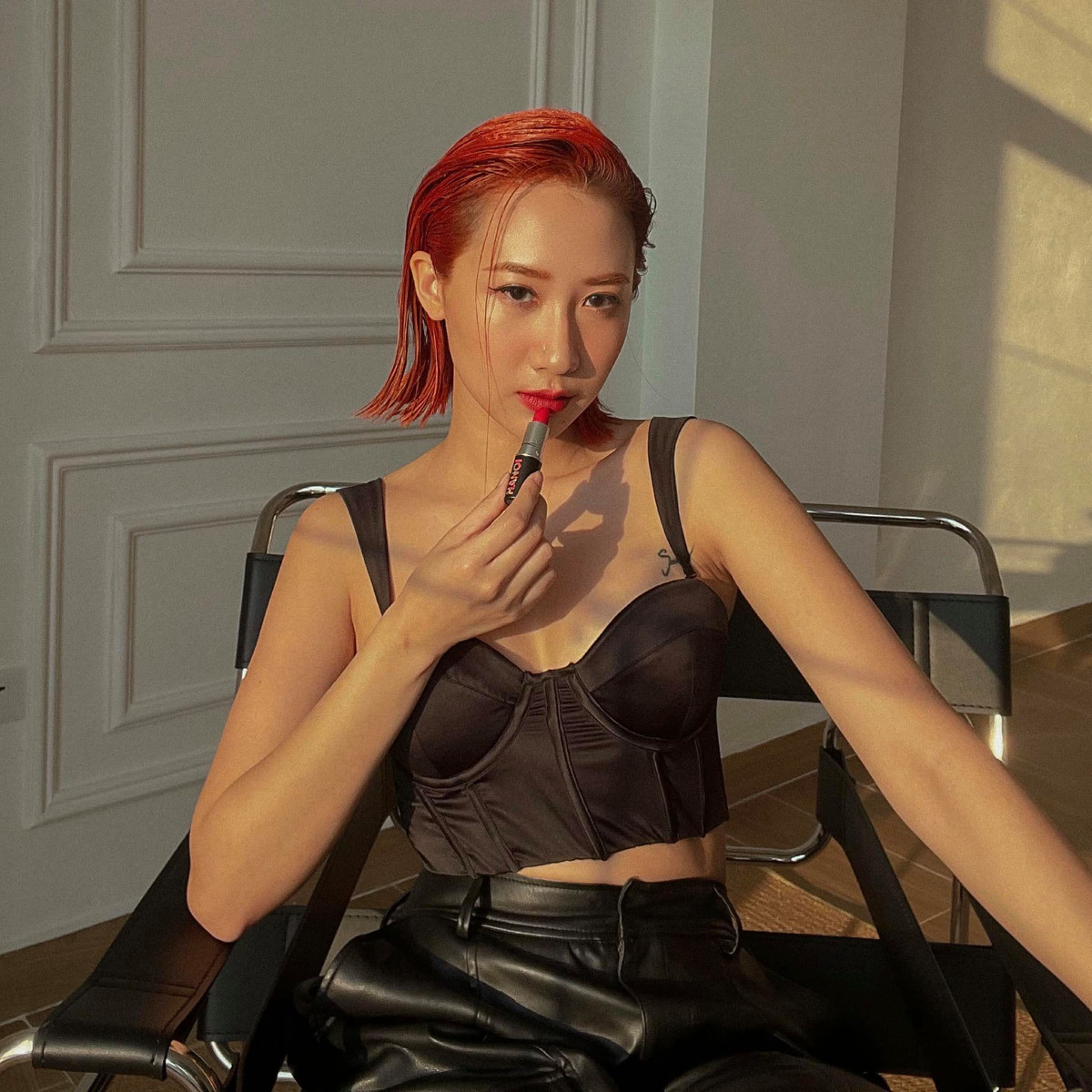 Kiều Ly Phạm từng là nữ chính trong chương trình hẹn hò Người Ấy Là Ai mùa 3 tập 6. Bên cạnh ngoại hình xinh đẹp, cô nàng còn làm bao người xuýt xoa khi có công việc kinh doanh thuận lợi.