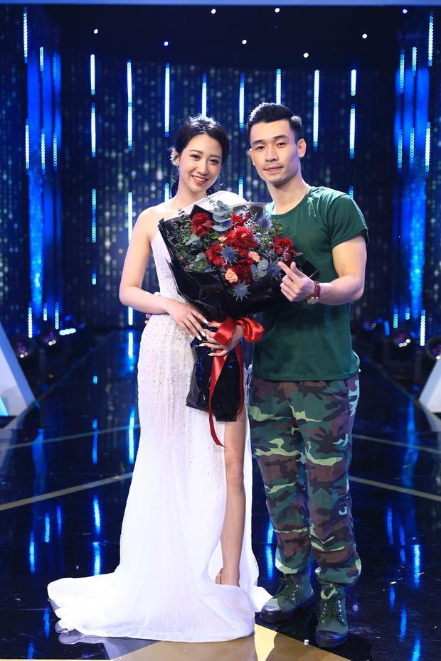 Tại chương trình, cô đã chính thức trao hoa và được ghép cặp với chú bộ đội Nhật Linh, cô tiết lộ cả 2 đang có mối quan hệ trên mức tình bạn nhưng chưa phải là tình yêu.