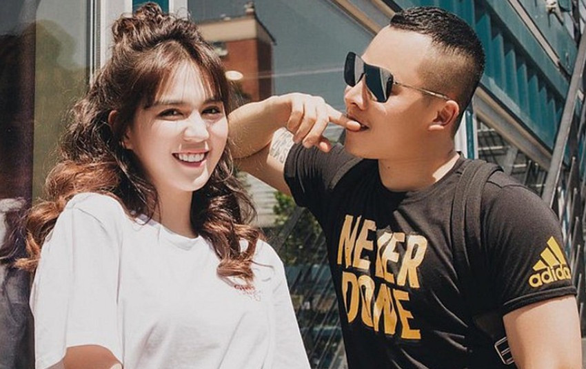 Dù thừa nhận chỉ là anh em thân thiết nhưng thông qua những hành động đầy gần gũi, netizen không khỏi hoài nghi về mối quan hệ giữa "nữ hoàng nội y" và ông bầu có hơn mức tình bạn?